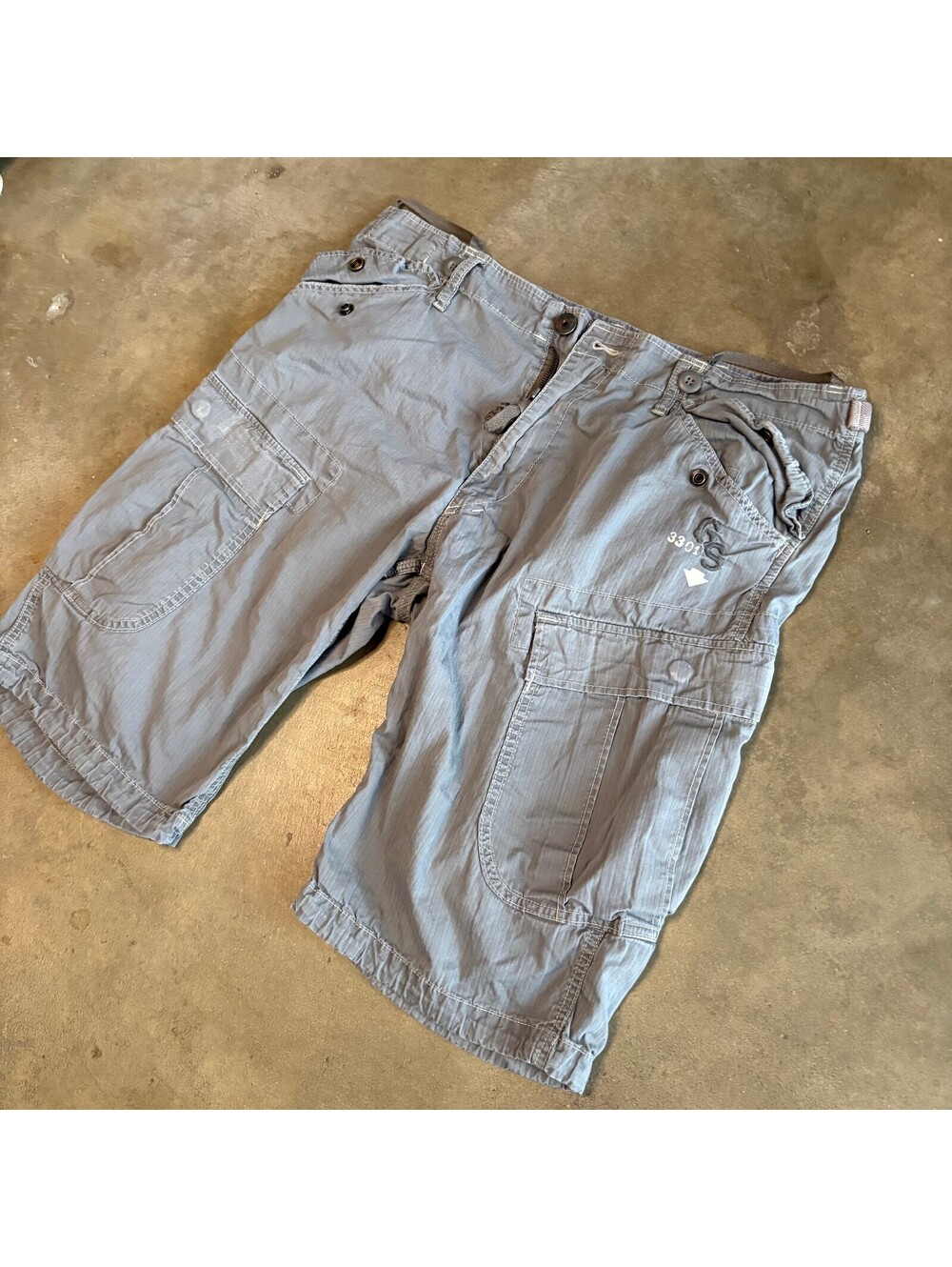 G-Star Raw Men's Gray Cargo Shorts with Multiple Pockets Size 36